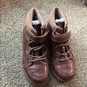 Oshkosh faux fur lined boots.